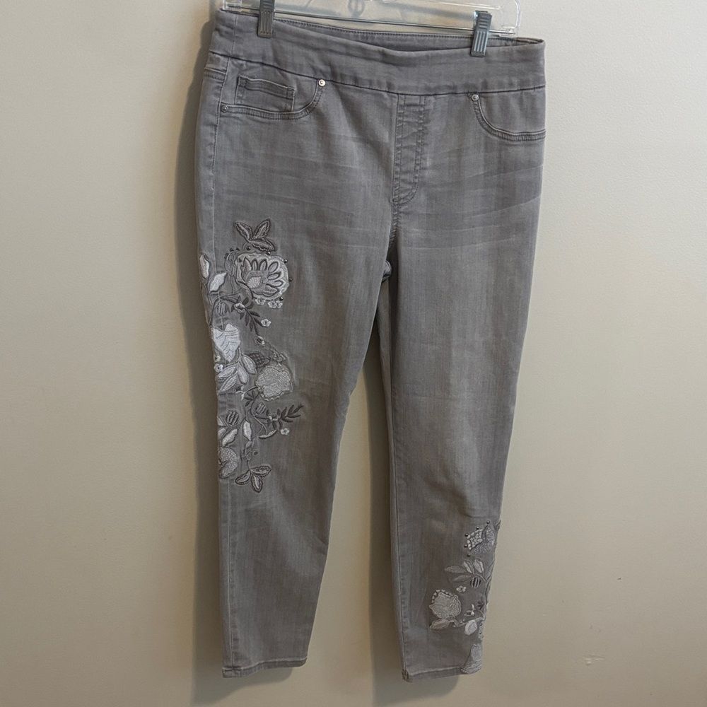 Chico's Gray Ankle Jeans with Floral Embroidery size 6
